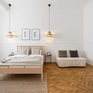 https://the-white-house-apartment.inbudapesthotels.com